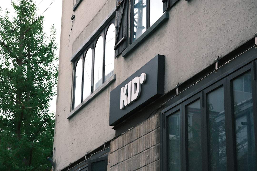 hybe kpop global platform tech